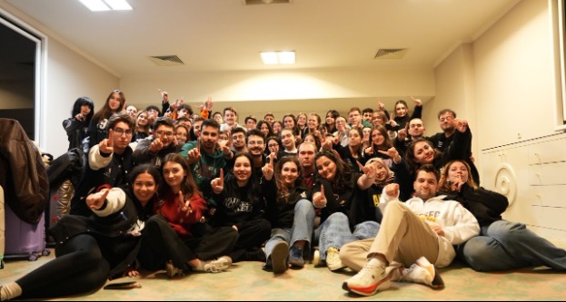 AIESEC Türkiye üyeleri birlikte